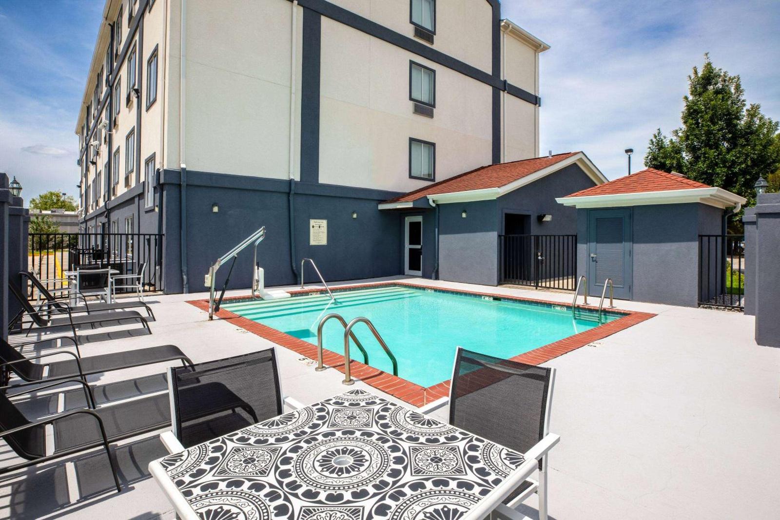 Days Inn by Wyndham Baton Rouge I-10