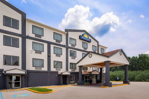 Days Inn by Wyndham Baton Rouge I-10 image 2