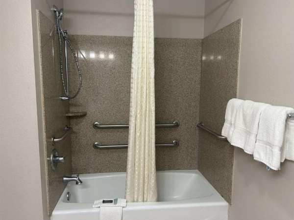 Days Inn by Wyndham Baton Rouge I-10 image 9